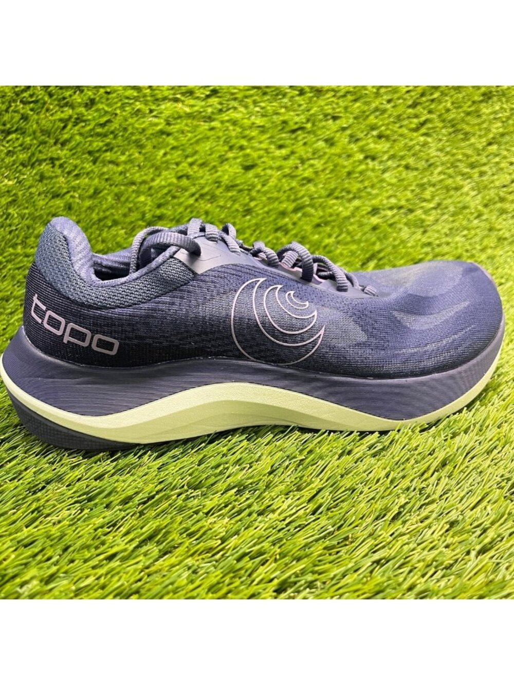 Topo UltraFly 6 Womens Size 6.5 Purple White Athletic Running Shoes Sneakers